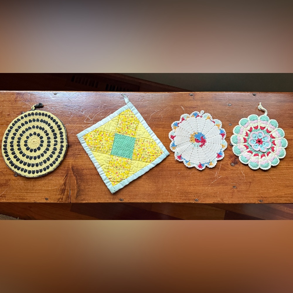 Set of 4 vintage potholders/trivets.